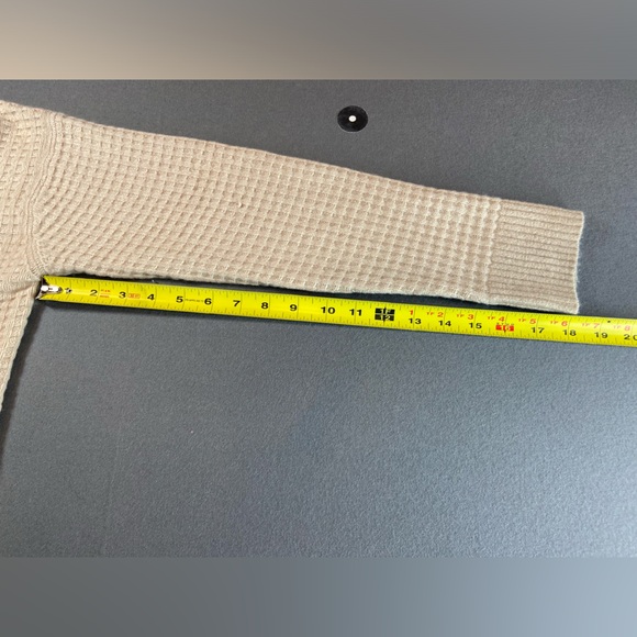 Everlane Cashmere Sweater Waffle Weave 2 Buttons Size Large - Picture 7 of 10